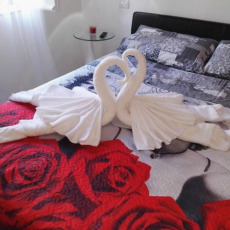 A Due Passi Dal Mare Bed & Breakfast Акуапеса Екстериор снимка