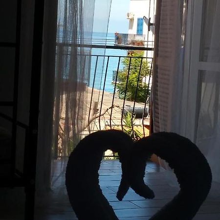 A Due Passi Dal Mare Bed & Breakfast Акуапеса Екстериор снимка