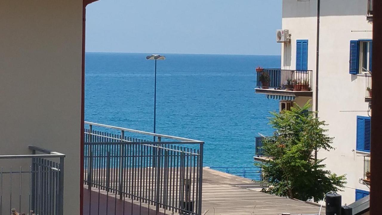 A Due Passi Dal Mare Bed & Breakfast Акуапеса Екстериор снимка