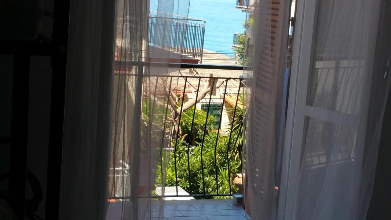 A Due Passi Dal Mare Bed & Breakfast Акуапеса Екстериор снимка