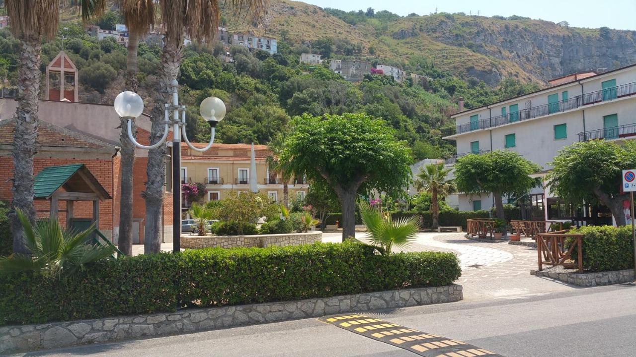 A Due Passi Dal Mare Bed & Breakfast Акуапеса Екстериор снимка