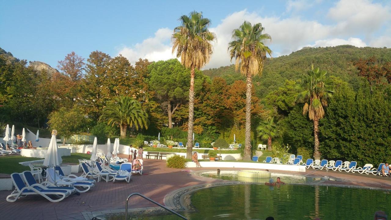 A Due Passi Dal Mare Bed & Breakfast Акуапеса Екстериор снимка